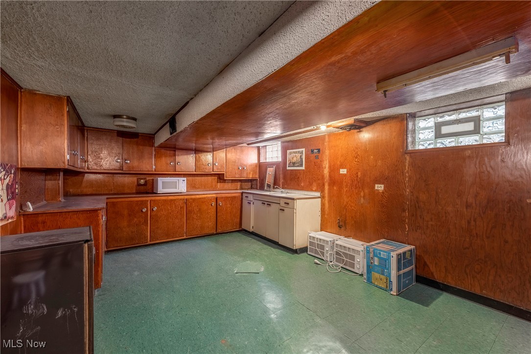 4813 Snow Road Parma OH 44134