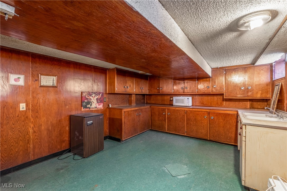 4813 Snow Road Parma OH 44134