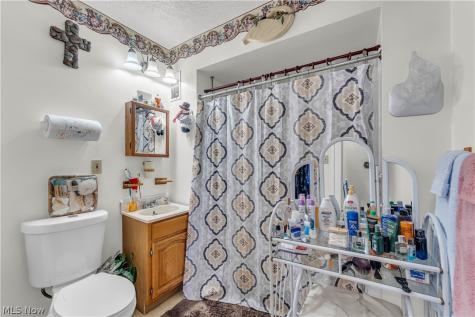 1533 E 195th Street Euclid OH 44117