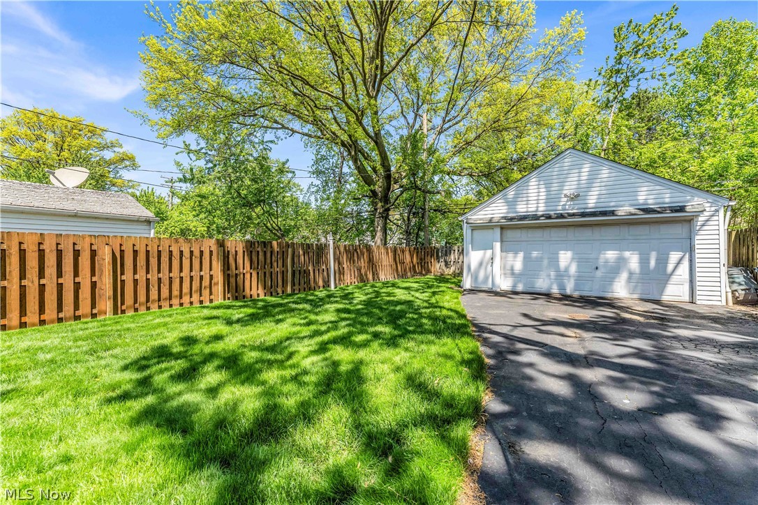 1533 E 195th Street Euclid OH 44117