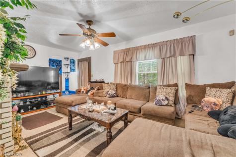 1533 E 195th Street Euclid OH 44117