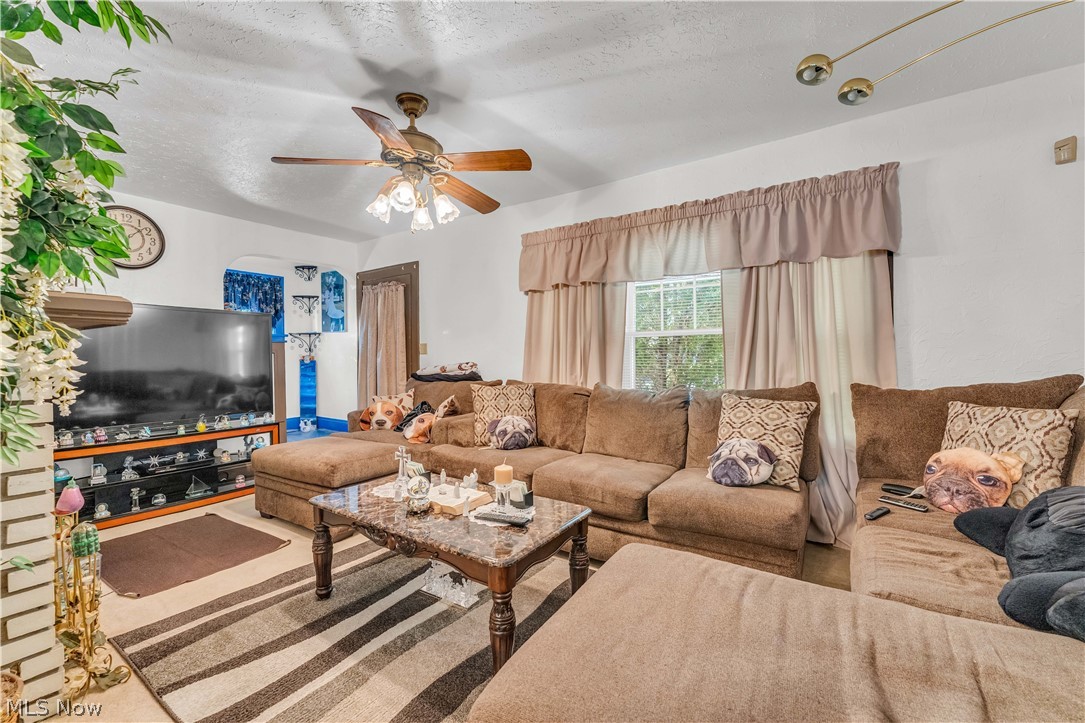 1533 E 195th Street Euclid OH 44117