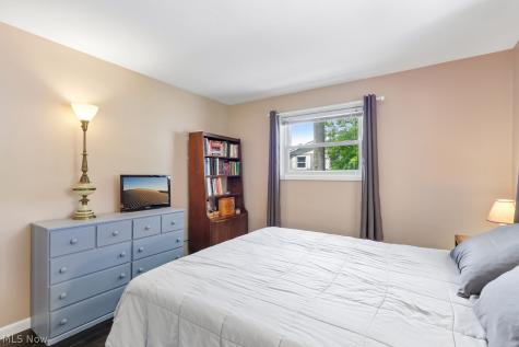 2143 Issaquah Street Cuyahoga Falls OH 44221