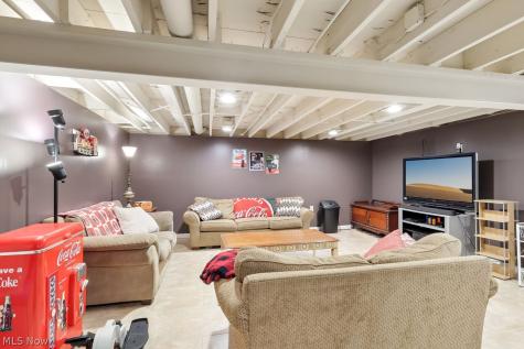 2143 Issaquah Street Cuyahoga Falls OH 44221