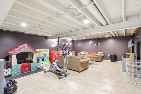 2143 Issaquah Street Cuyahoga Falls OH 44221