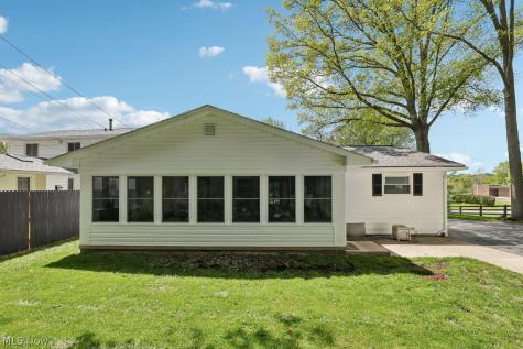 2143 Issaquah Street Cuyahoga Falls OH 44221