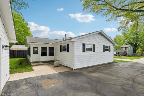 2143 Issaquah Street Cuyahoga Falls OH 44221