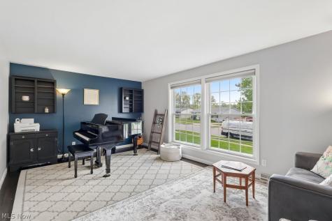 2143 Issaquah Street Cuyahoga Falls OH 44221