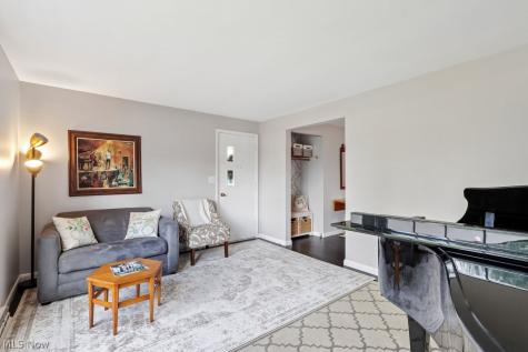 2143 Issaquah Street Cuyahoga Falls OH 44221