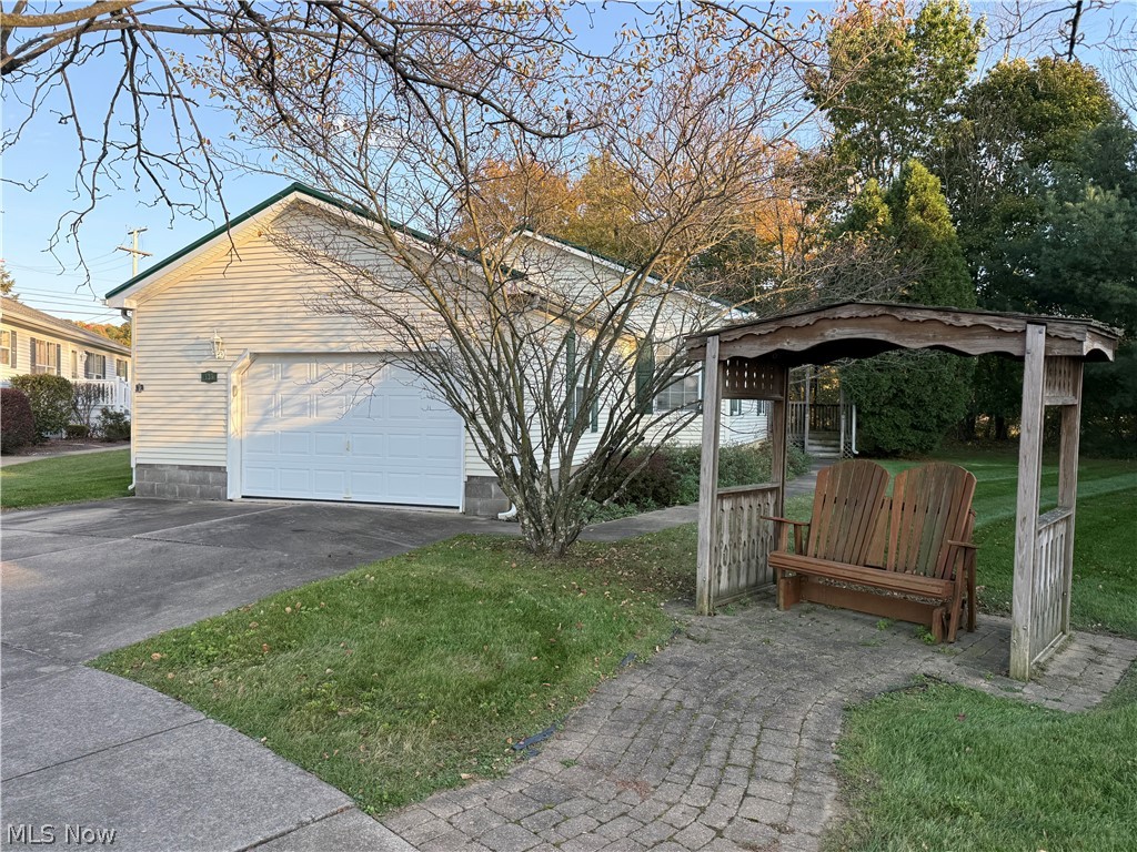 135 Phoenix Drive NW Dover OH 44622