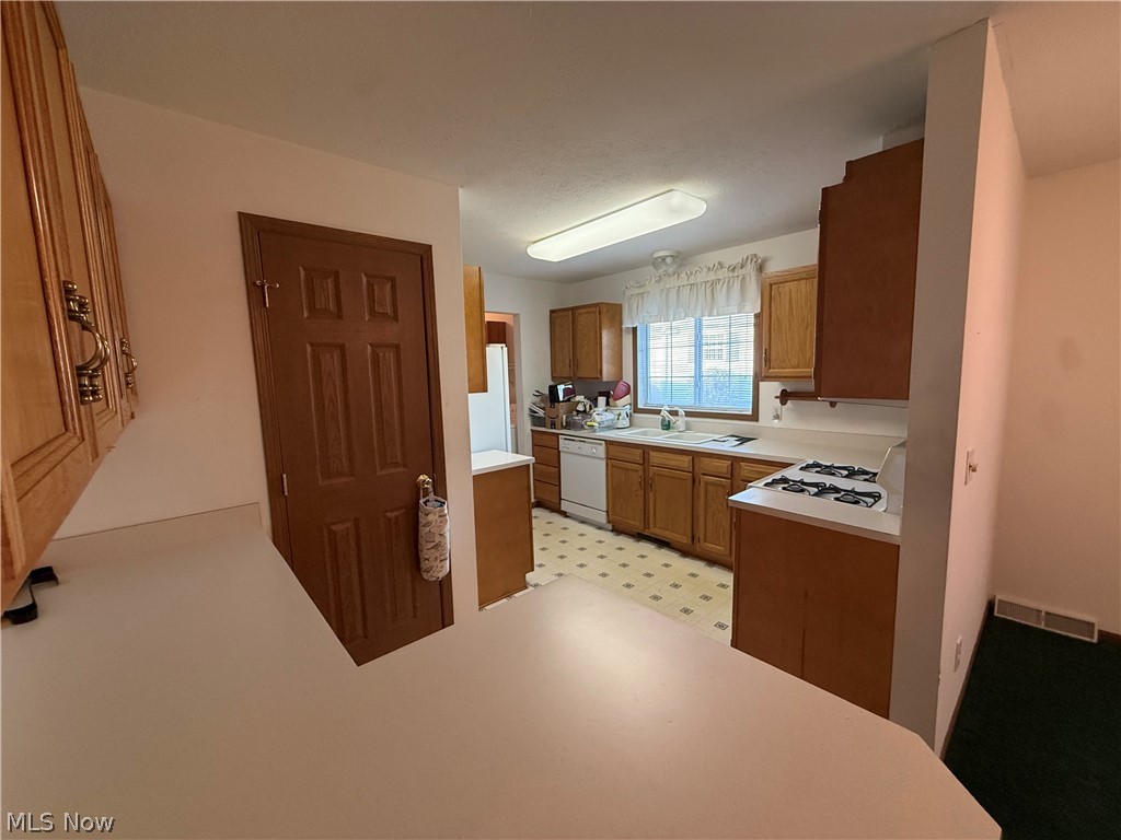 135 Phoenix Drive NW Dover OH 44622