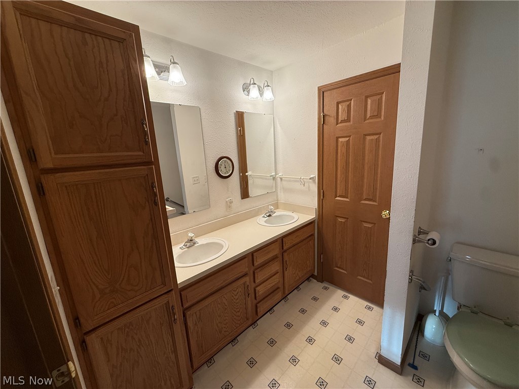 135 Phoenix Drive NW Dover OH 44622
