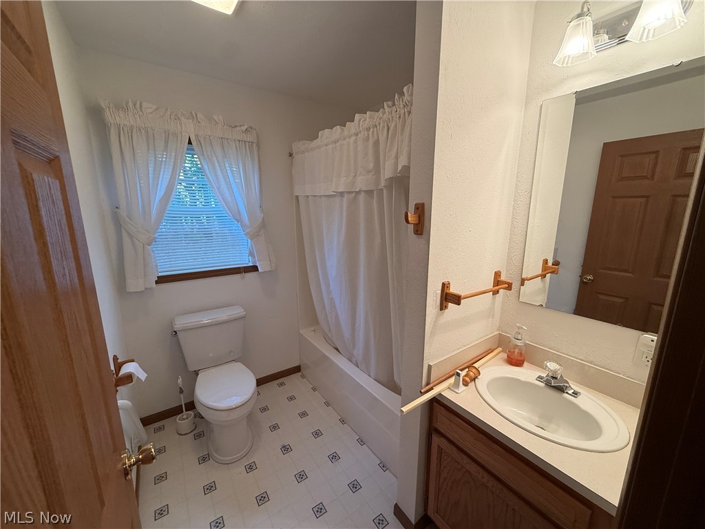 135 Phoenix Drive NW Dover OH 44622