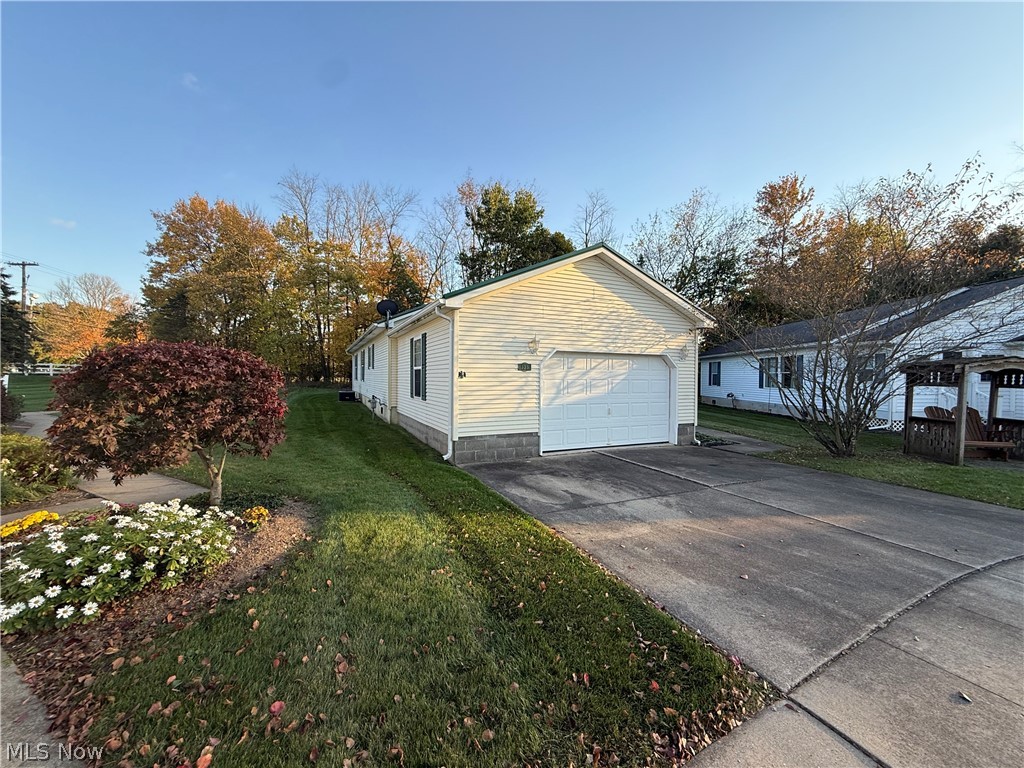 135 Phoenix Drive NW Dover OH 44622