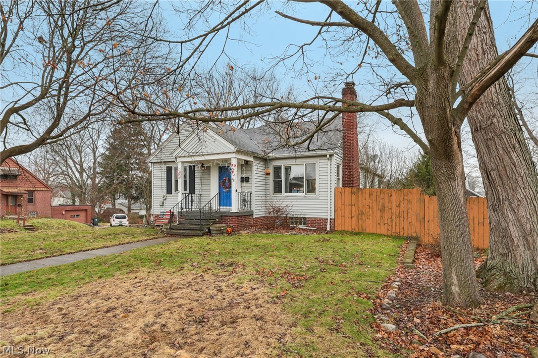 2579 Robindale Avenue Akron OH 44312