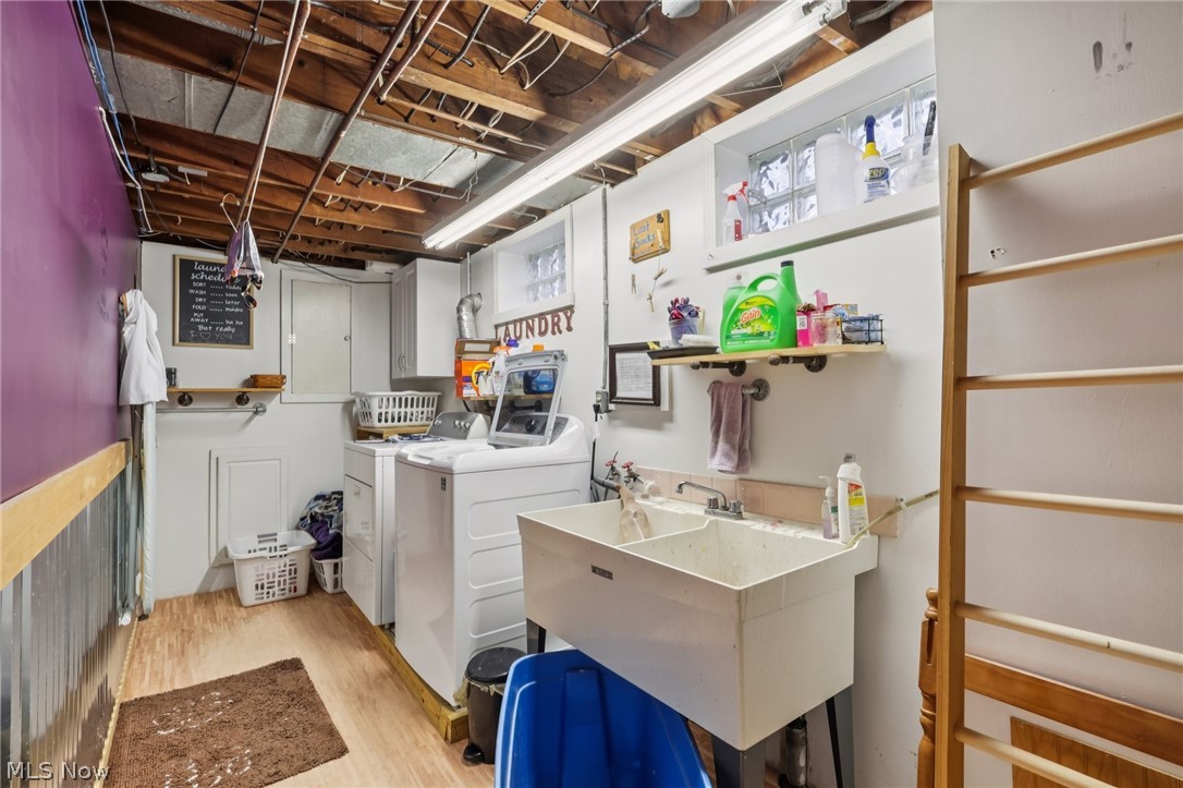 2579 Robindale Avenue Akron OH 44312
