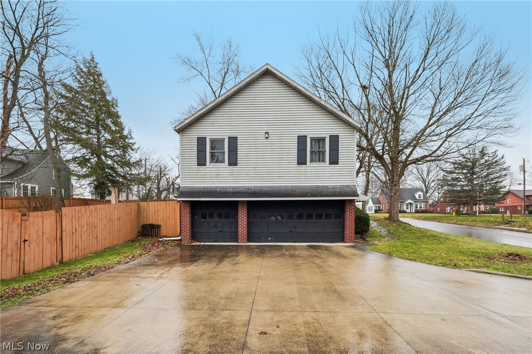 2579 Robindale Avenue Akron OH 44312