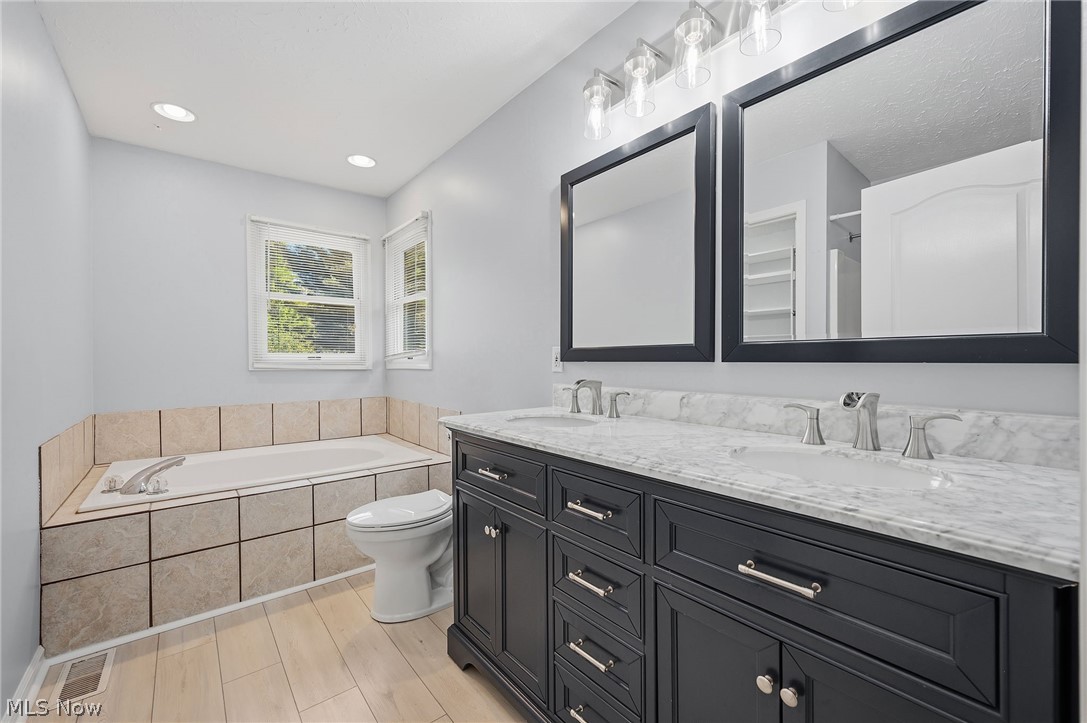 1581 Denise Drive Copley OH 44321