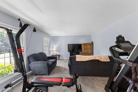 586 Brookpark Drive Cuyahoga Falls OH 44223