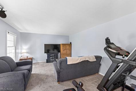 586 Brookpark Drive Cuyahoga Falls OH 44223