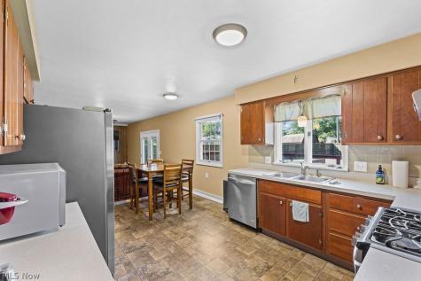 586 Brookpark Drive Cuyahoga Falls OH 44223