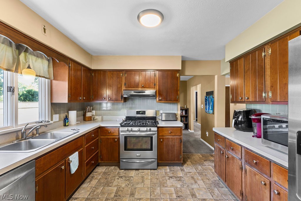 586 Brookpark Drive Cuyahoga Falls OH 44223