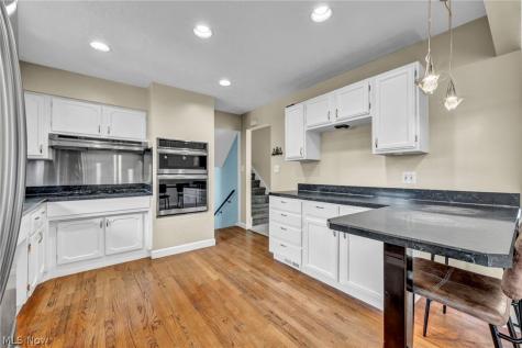 6957 Greenbriar Drive Parma Heights OH 44130