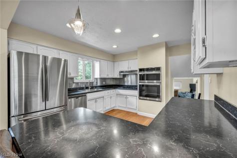 6957 Greenbriar Drive Parma Heights OH 44130