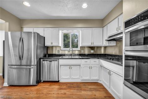 6957 Greenbriar Drive Parma Heights OH 44130