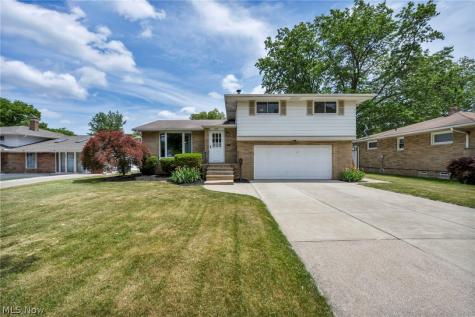 6957 Greenbriar Drive Parma Heights OH 44130