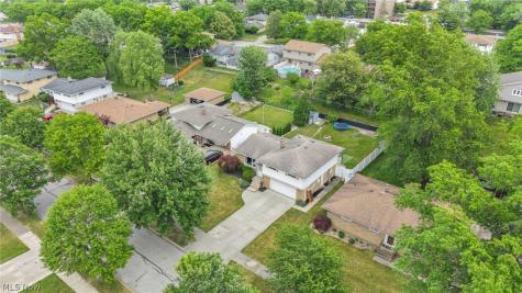 6957 Greenbriar Drive Parma Heights OH 44130