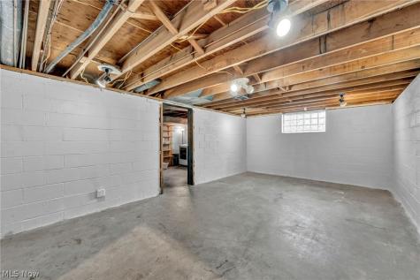 6957 Greenbriar Drive Parma Heights OH 44130