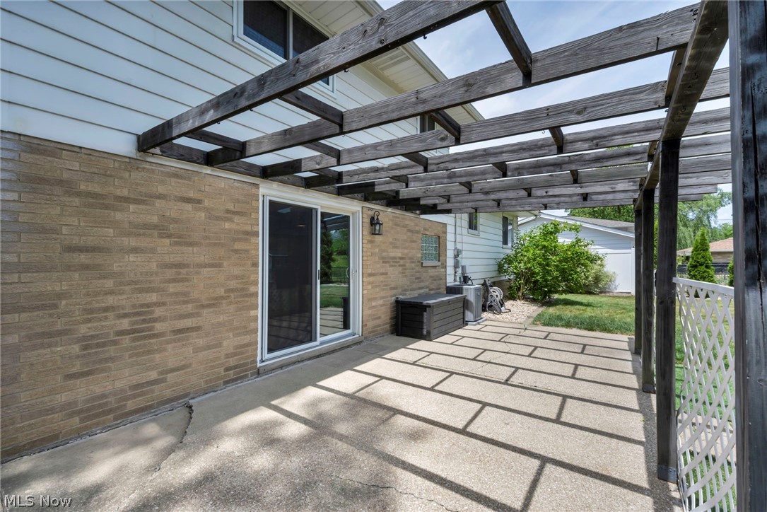 6957 Greenbriar Drive Parma Heights OH 44130