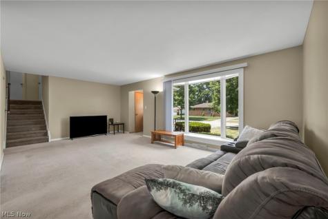6957 Greenbriar Drive Parma Heights OH 44130