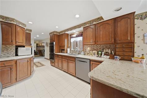 6118 Wiclif Street NE Canton OH 44721