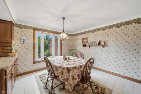 6118 Wiclif Street NE Canton OH 44721