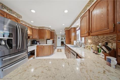 6118 Wiclif Street NE Canton OH 44721