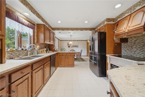 6118 Wiclif Street NE Canton OH 44721