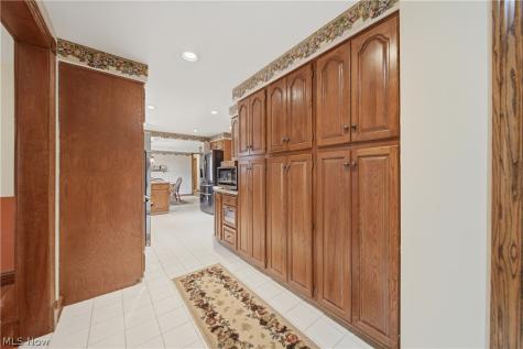 6118 Wiclif Street NE Canton OH 44721