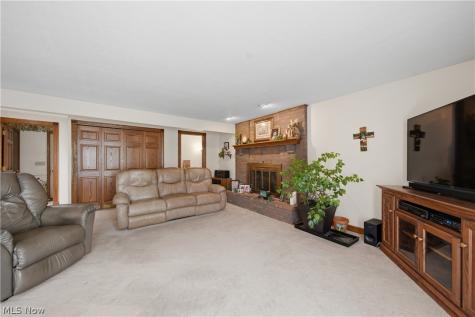 6118 Wiclif Street NE Canton OH 44721
