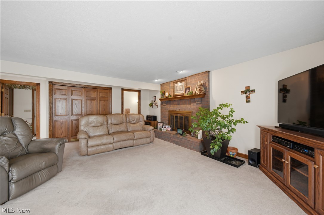 6118 Wiclif Street NE Canton OH 44721