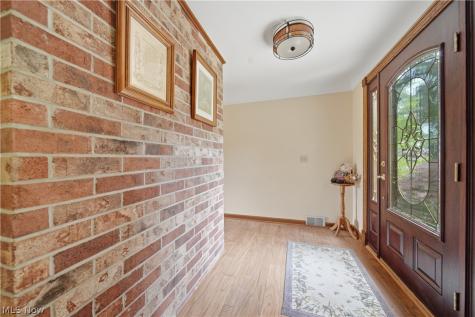 6118 Wiclif Street NE Canton OH 44721