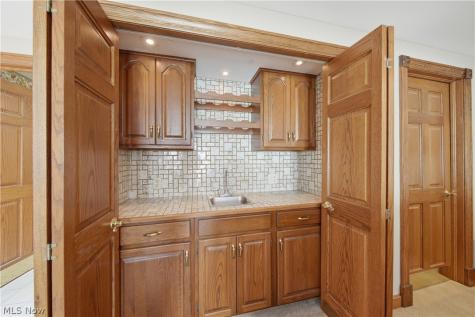 6118 Wiclif Street NE Canton OH 44721