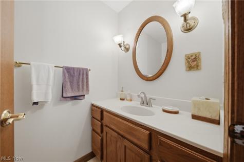 6118 Wiclif Street NE Canton OH 44721