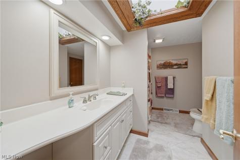 6118 Wiclif Street NE Canton OH 44721