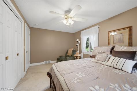 6118 Wiclif Street NE Canton OH 44721