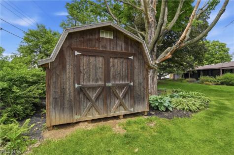 6118 Wiclif Street NE Canton OH 44721