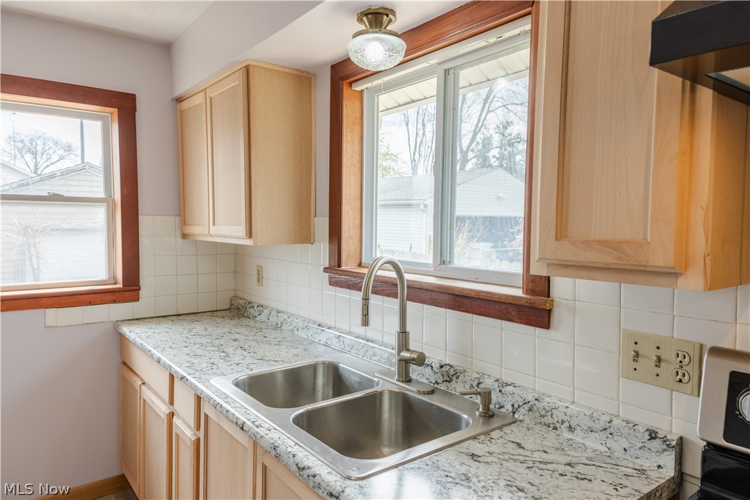 1177 Neptune Avenue Akron OH 44301