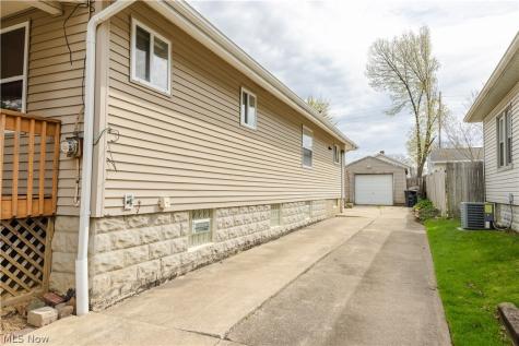 1177 Neptune Avenue Akron OH 44301