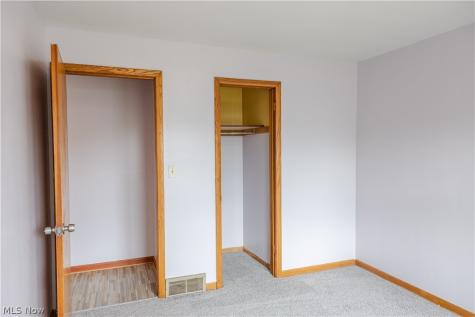 1177 Neptune Avenue Akron OH 44301